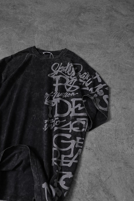 Men's Burgundy Graffiti Side Print Special Washed Fabric Oversize T-Shirt"