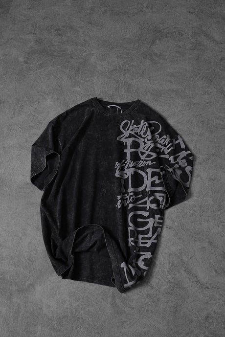 Men's Burgundy Graffiti Side Print Special Washed Fabric Oversize T-Shirt"